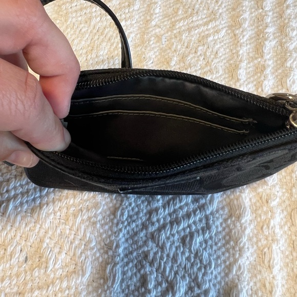 Coach wristlet - Picture 3 of 3
